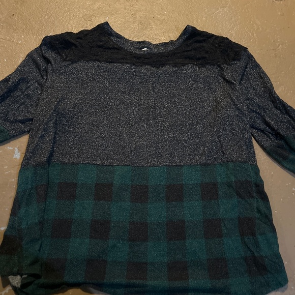 Maurice’s Holiday Top - Picture 1 of 3